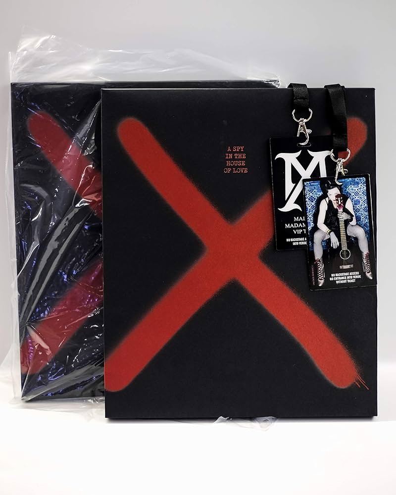 【希少レア】豪華本Madonna Madame X Tour VIP Book 希少レア】豪華本Madonna Madame X Tour VIP Book - メルカリ